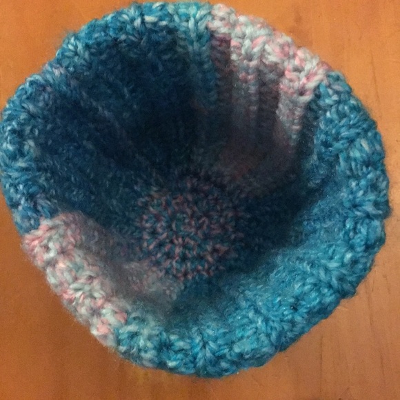 🌺 Baby hat, hand crocheted pink and blue - Picture 2 of 8